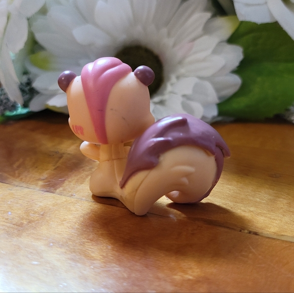 Littlest Pet Shop LPS #1601 Squirrel Yellow Purple Pink Eyes 2007 B - Picture 3 of 11